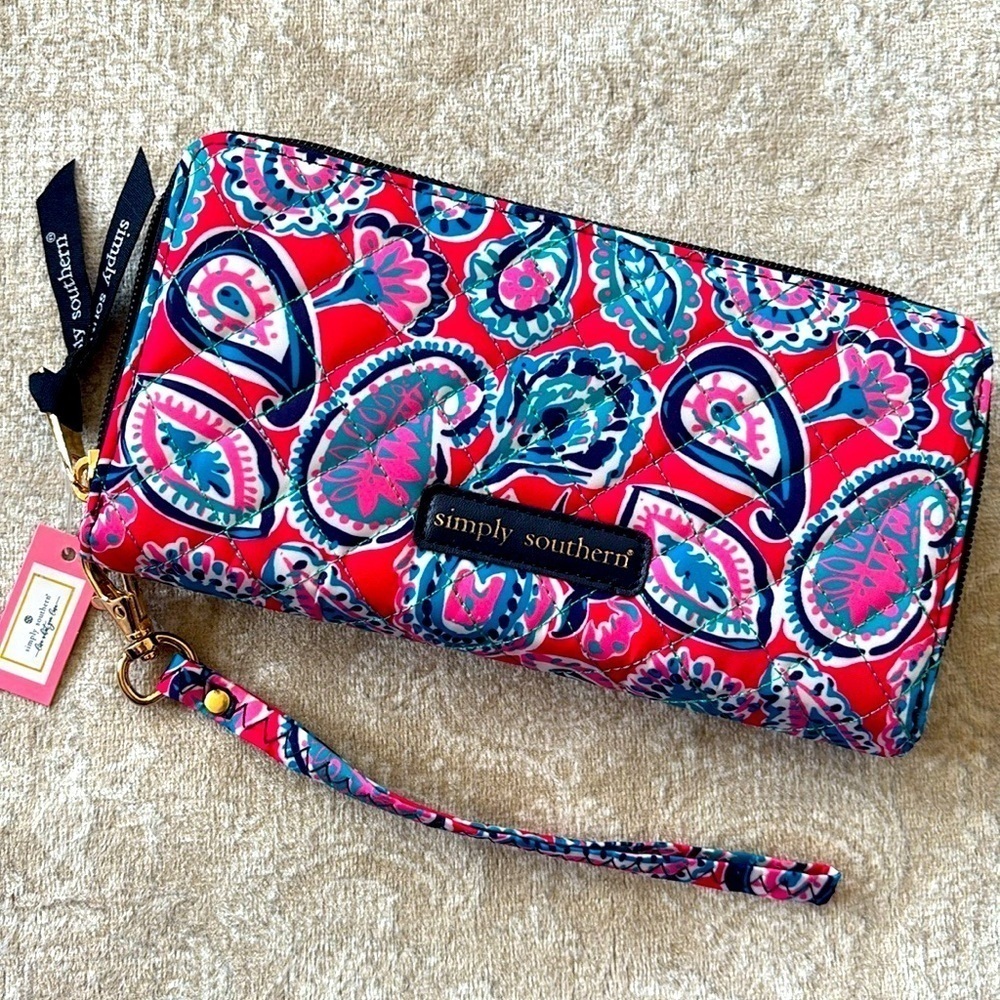 NWT Simply Southern Pink Paisley Quilted Clutch Zip Around Wristlet Phone Wallet